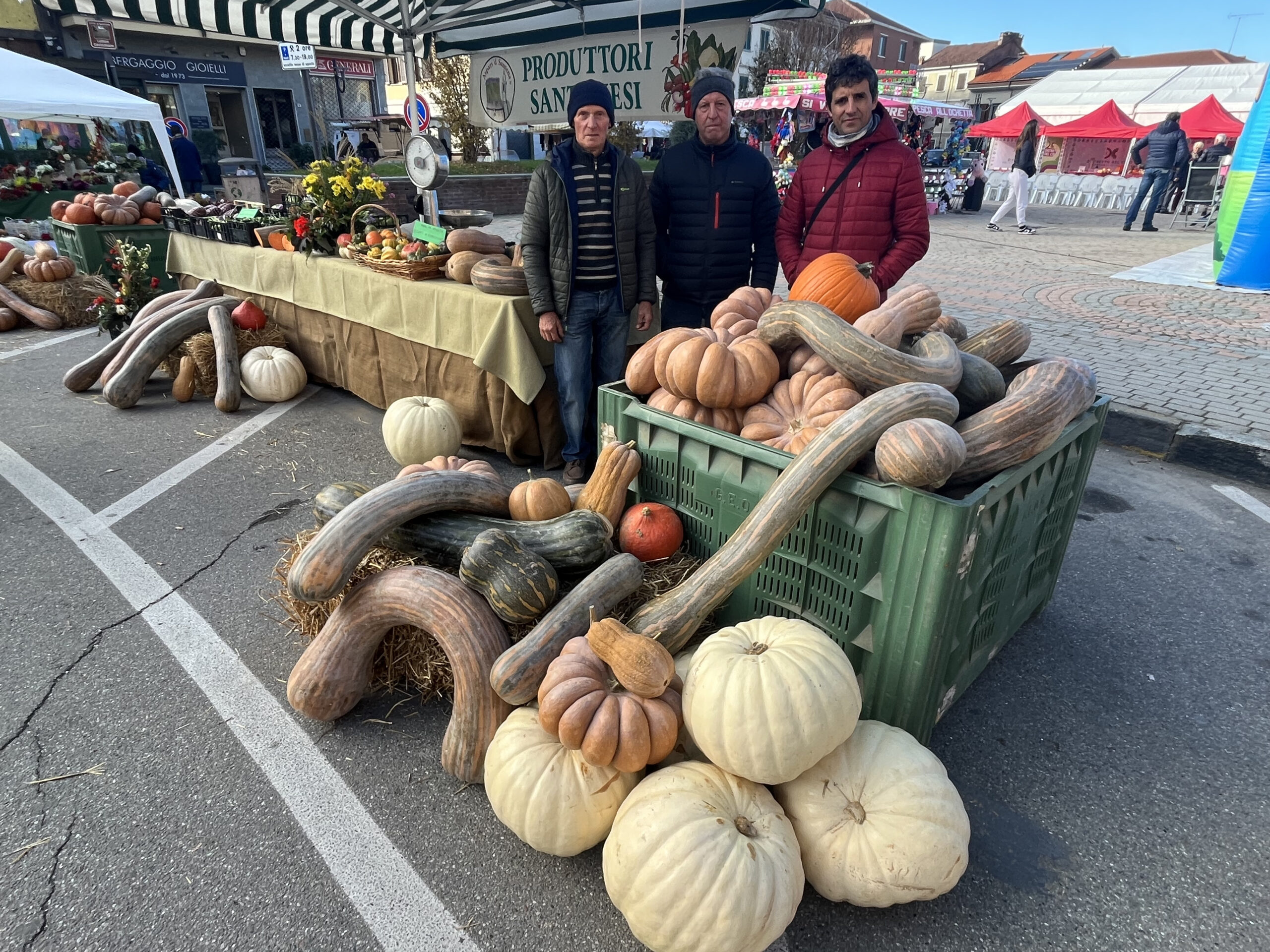 Produttori locali di zucche alla Fiera della zucca di Santena 2023