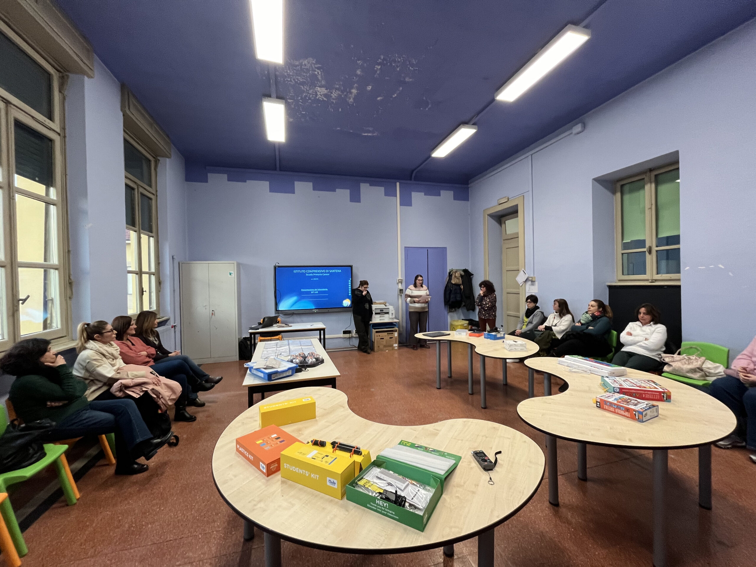 Il laboratorio di informatica sito al secondo piano dell'edifico delle elementari Camillo Cavour. Immagine di archivio