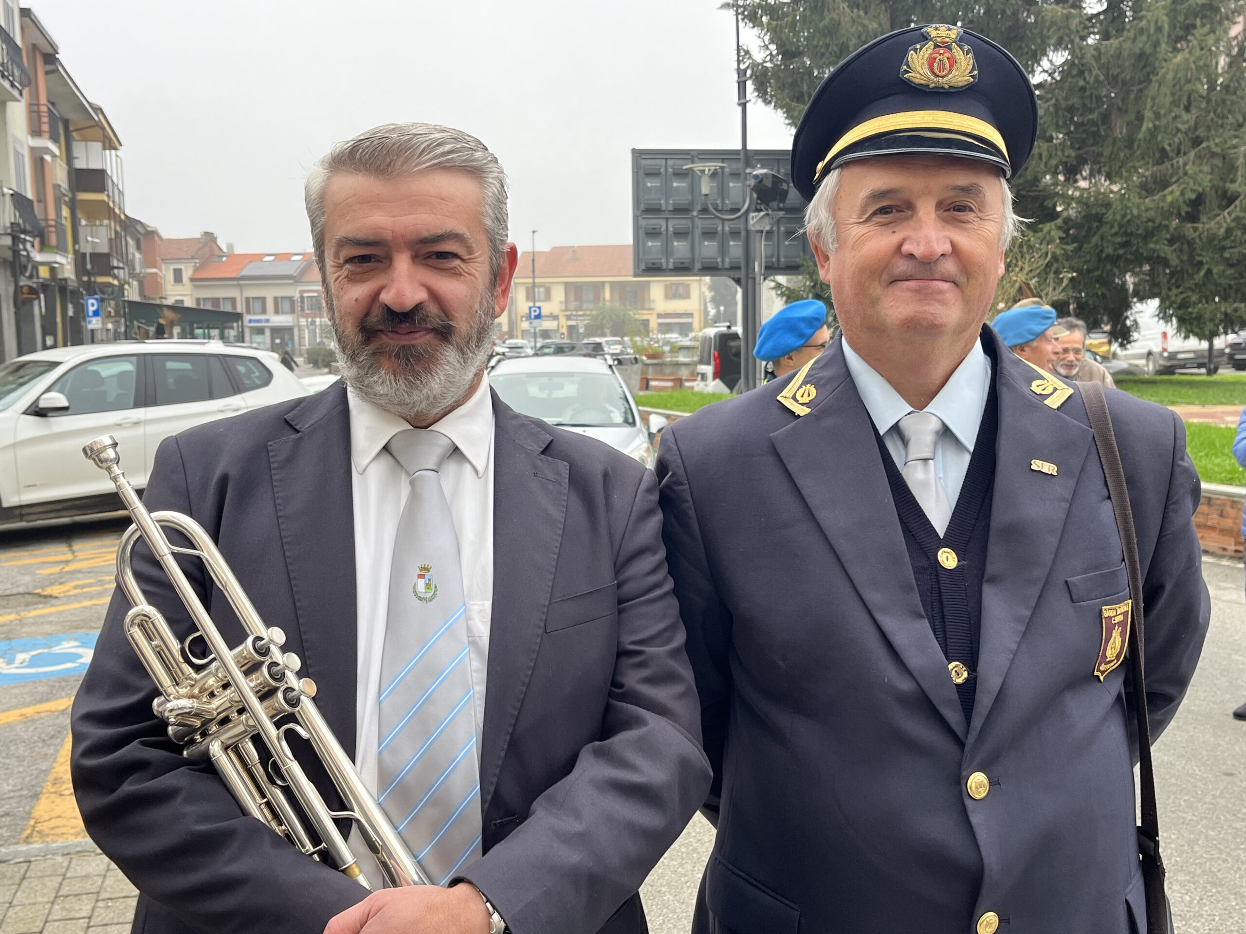 Da sinistra: il M° Maurizio Caldera e Mario Mariotti, presidente della banda musicale santenese canonico don Antonio Serra